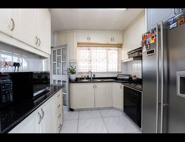 5 BEDROOM HOUSE FOR SALE IN COROVOCA